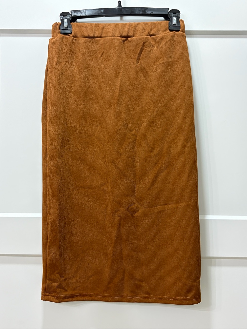 Women's Mid-Length Lightweight Casual Chic Straight Skirt in Rust Brown. Size M